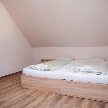 King Arthur Panzio فندق مبيت وإفطار 3*