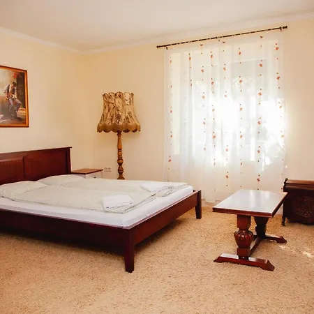 فندق مبيت وإفطار King Arthur Panzio 3*